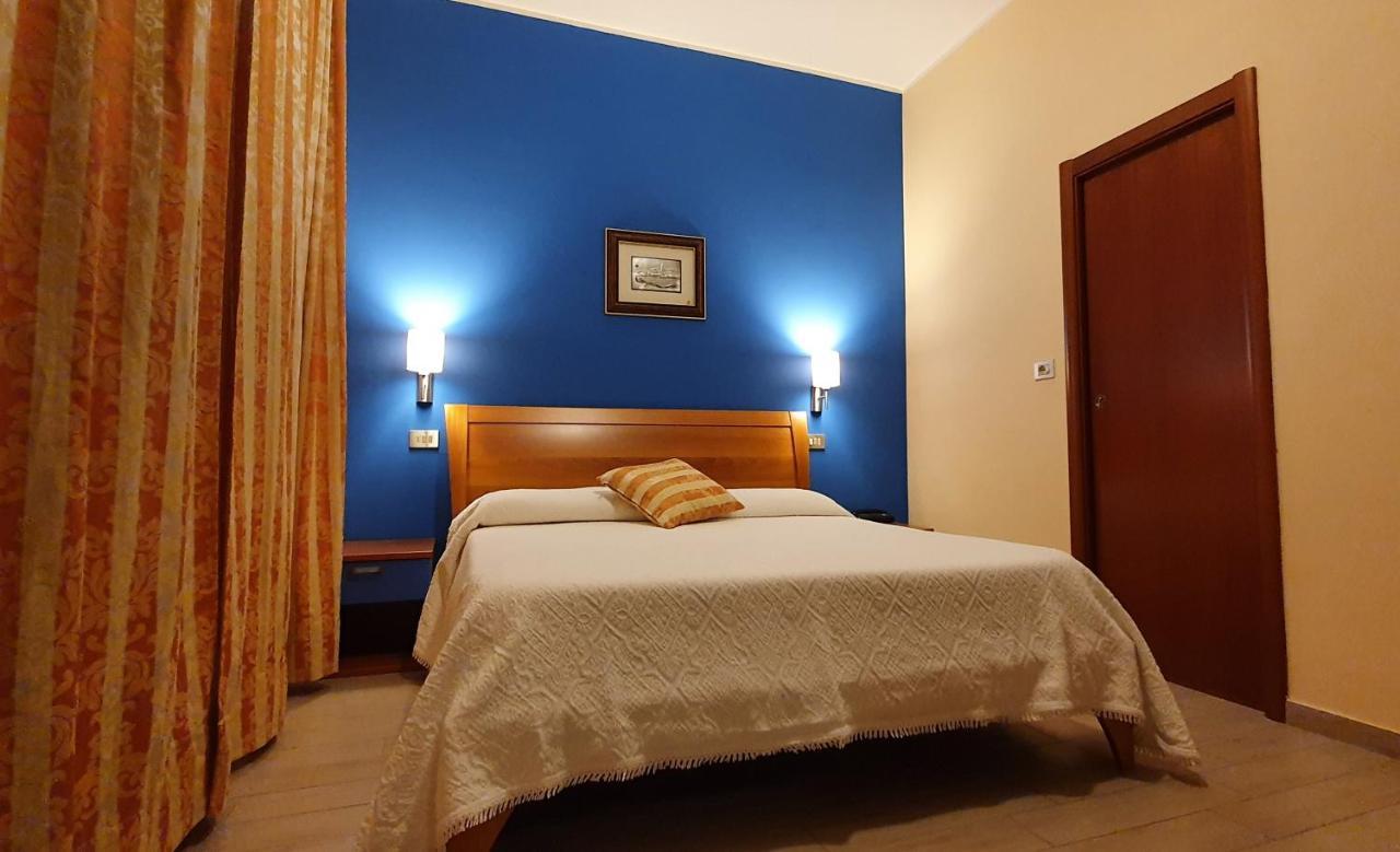 Albergo Leonardo 基安奇安诺泰尔梅 外观 照片